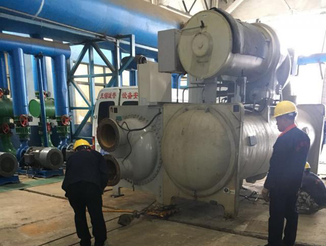 ���̰���